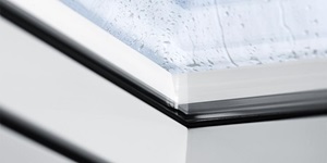 Переваги зенітного вікна VELUX з системою димовидалення фото