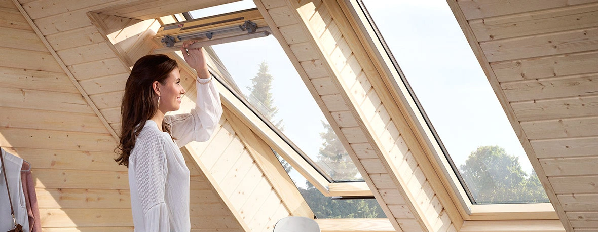 VELUX Optima Стандарт GZR3050. Ручка зверху